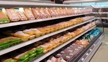 Why your business needs a display fridge: benefits and features